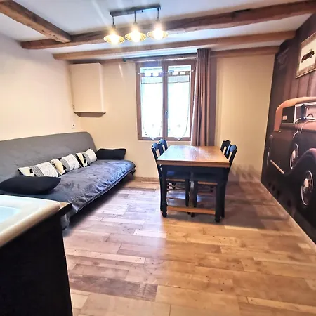 Le Vieux Tacot Avec Garage Appartement